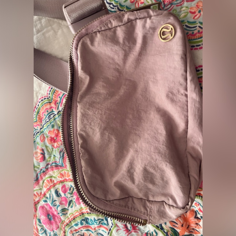 EUC OG ANTOINETTE LULULEMON BELT BAG